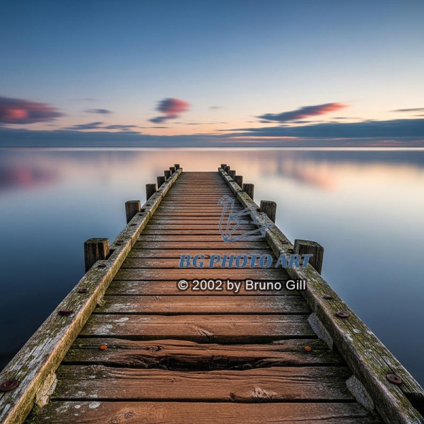 TEMPS BLEU SUR LE PONTON EN BOIS